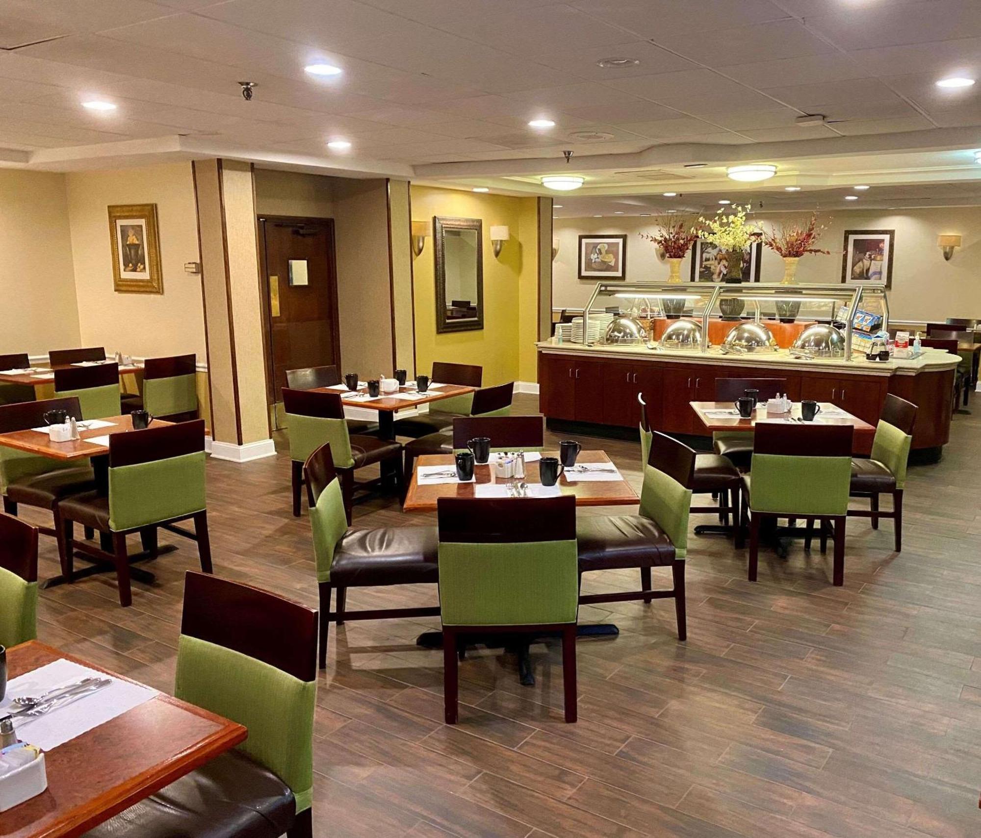 Radisson Philadelphia Northeast Hotel