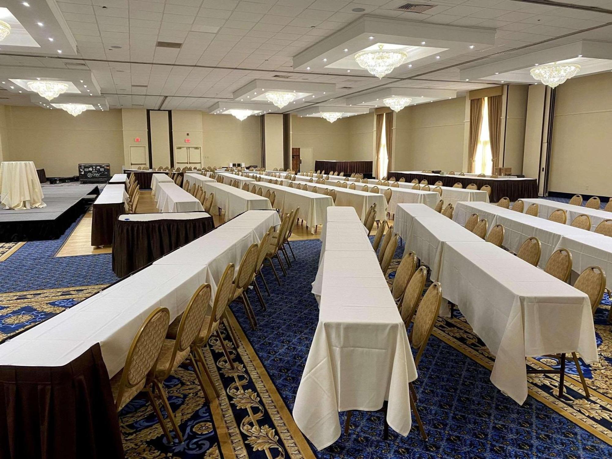 Radisson Philadelphia Northeast Hotel
